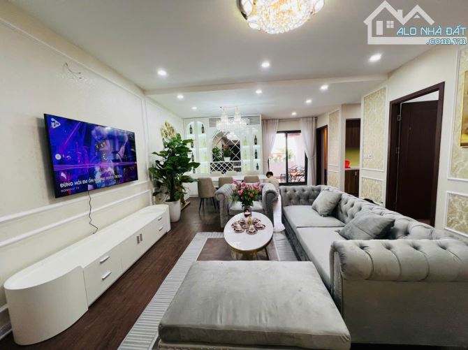 Bán Căn Hộ Golden Land Nguyễn Trãi DT 121m 3PN Full NT đẹp, Hướng Đông Nam giá 8,9 tỷ