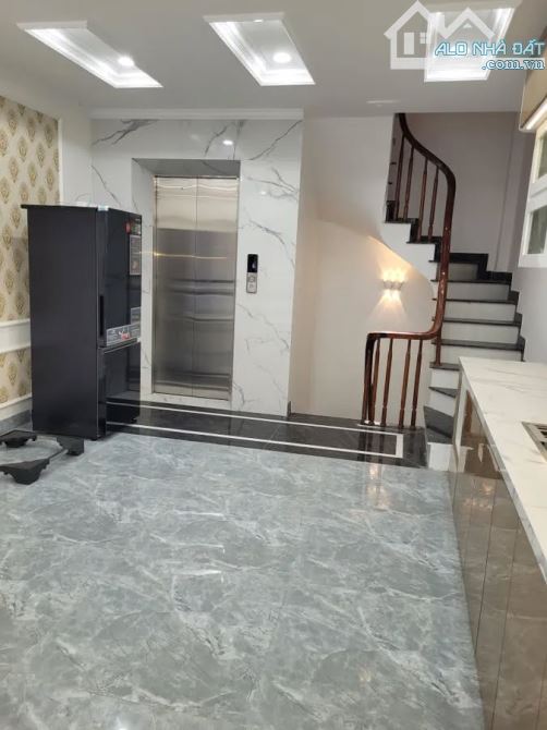 BÁN NHÀ TÂY SƠN, ĐỐNG ĐA, Ô TÔ, KINH DOANH. 30M RA MẶT PHỐ, 6 TẦNG, THANG MÁY, 43M,13,6 TỶ