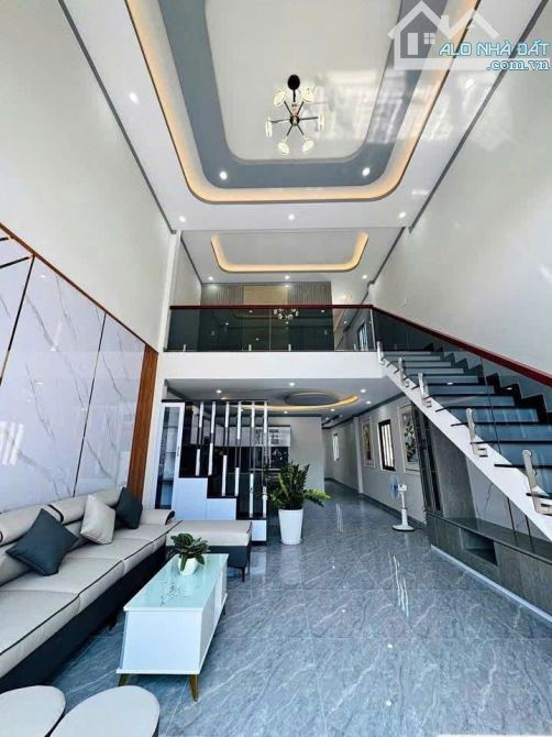 NHÀ 1 TRỆT 1 LẦU NGAY KHU DÂN CƯ TÂN TRIỀU CÁCH CÂY XĂNG BÌNH HÒA CHỈ 5P