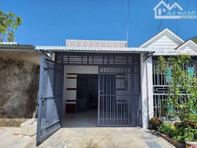 Cần tiền bán gấp căn nhà cấp 4 ở Đ. Tân Hiệp 4 , Hóc Môn 94m2 sổ hồng riêng giá 939tr