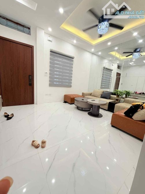 Bán căn hộ tập thể HVKT Quân Sự, 234 Hoàng Quốc Việt,  2 ngủ full đồ đẹp chỉ 3,98 tỷ