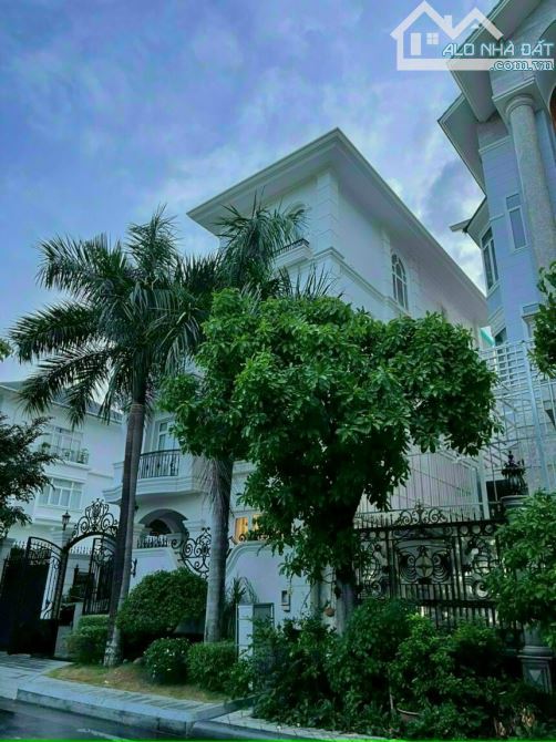 Bán biệt thự view sông góc 2 MT Nguyễn Văn Hưởng-Thảo Điền (20x22m) hầm 6 tầng - chỉ 95 tỷ