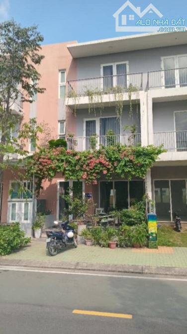 NHÀ PHÚ HỮU 2 Tầng -HẺM Ô TÔ - VÒNG XOAY PHÚ HỮU Q9 - THỦ ĐỨC HCM  4 tỷ