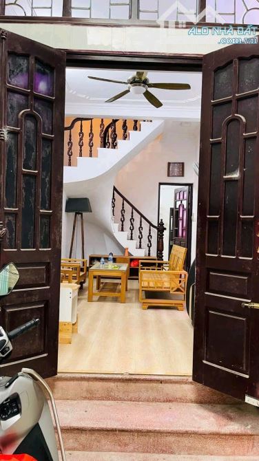 Cho thuê nhà nguyên căn phố Trạm 7tr gần cầu Vĩnh Tuy