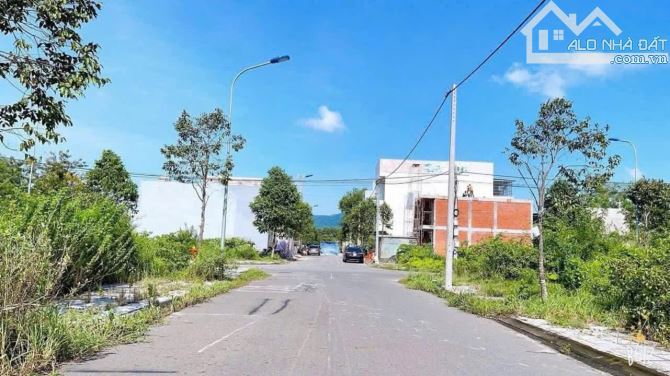 Bán Gấp Lô Đất Cách Chợ Hoà Long 1km , dân cư đông đúc.DT 126m giá 1tỷ170 , sổ Hồng riêng