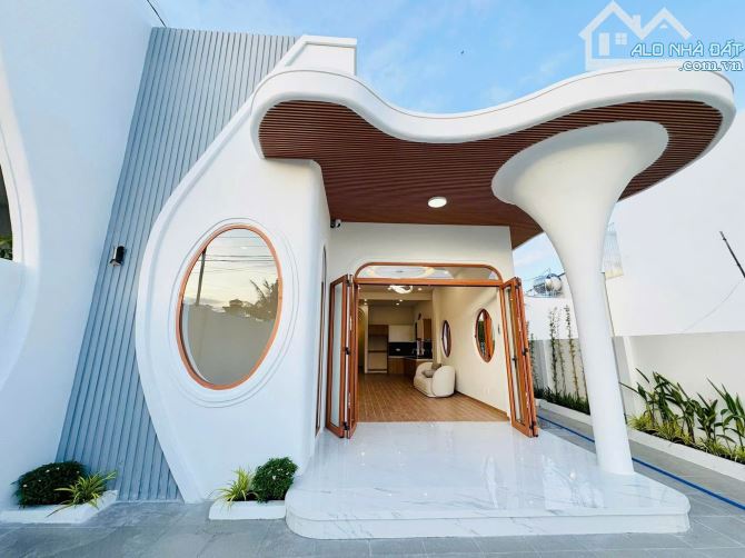 🔥🔥BÁN NHANH NHÀ  VƯỜN VỚI THIẾT KẾ ĐỘC ĐÁO – FULL NỘI THẤT- MỚI TINH 🔥🔥 TÂY NHA TRANG,