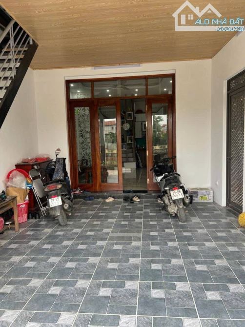 Cần Cho thuê nhà nguyên căn Phố Âu Cơ 35m2 nhà 3 tầng  giá 8 triệu