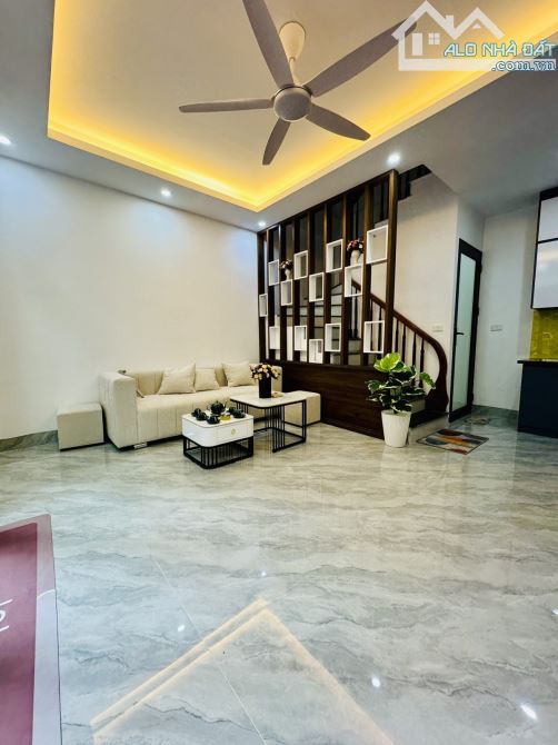NHÀ HIẾM TÂN MAI , 31M² x 5T MỚI , MẶT TIỀN 4,6M , 10M RA Ô TÔ ĐỖ , 6,6 TỶ