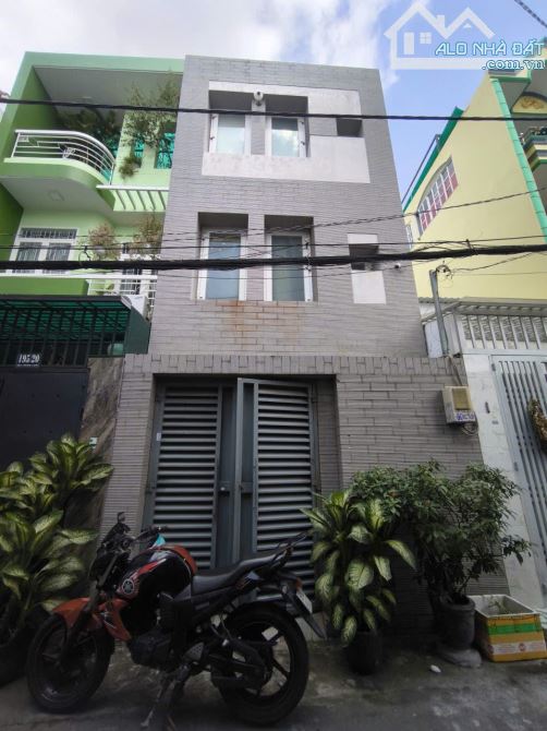 Chính chủ cần bán nhà hẻm xe hơi trung tâm Q. Tân Phú