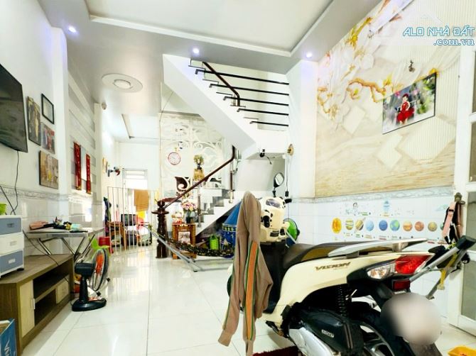 Bán nhà mặt tiền 3 lầu đúc đường Mễ Cốc, Quận 8