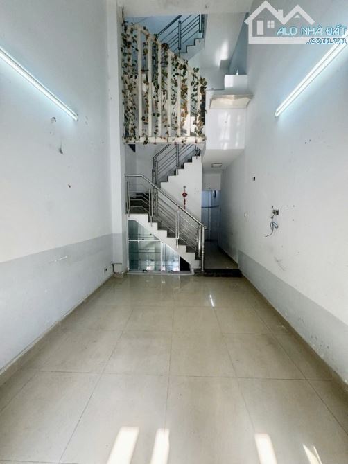 Liên khu 7-13, BHH A, Bình  Tân. DT 3 ×11, 3 tầng. Giá 3,65 tỷ TL.