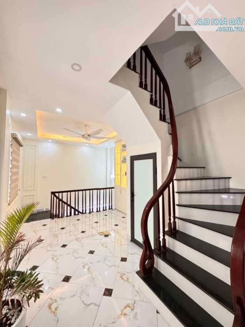🏡 BÁN NHÀ NGUYỄN KHANG – PHÂN LÔ – Ô TÔ ĐỖ CỬA – CẠNH CÔNG VIÊN - NGÕ THÔNG TỨ TUNG