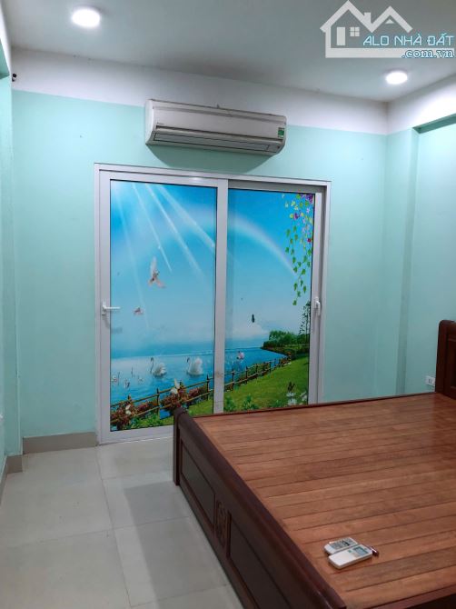 Cho thuê căn hộ ccmn ngõ 82 Yên Lãng