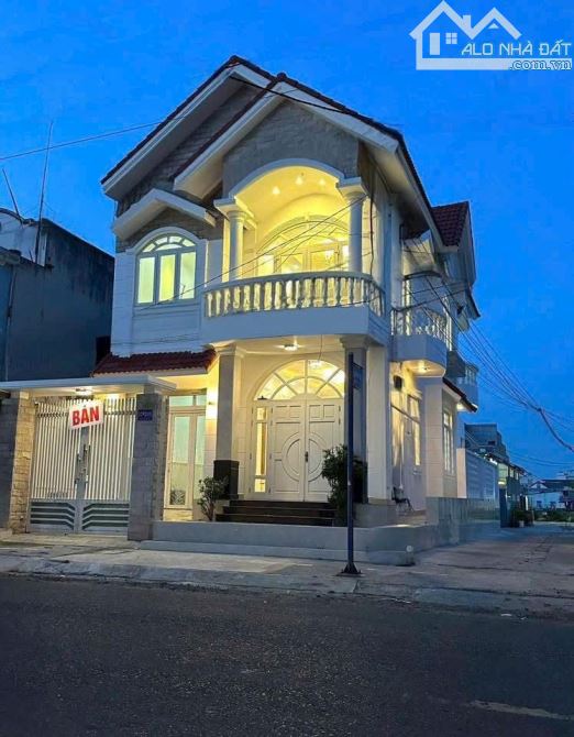 BIỆT THỰ GÓC 3 MẶT Tiền-ĐI BỘ RA QUẢNG TRƯỜNG BIỂN-dt:147m2-8x18-full thổ cư
