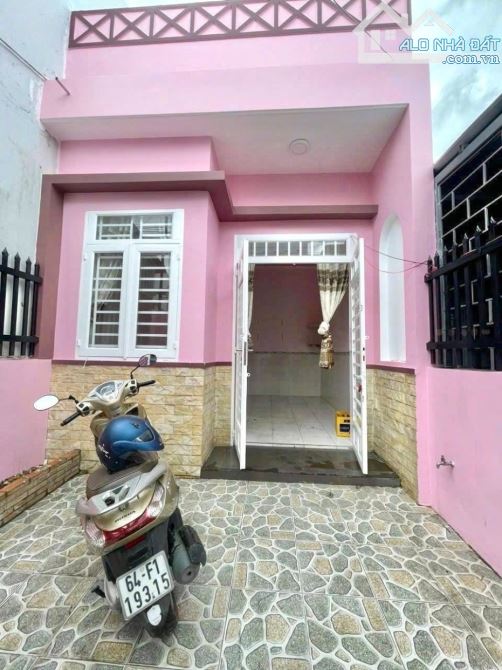 Kẹt quá rồi bán gấp căn nhà cấp 4 Đ.Trần Tử Bình, củ chi 150m2 SHR 2PN. Giá 705 Triệu