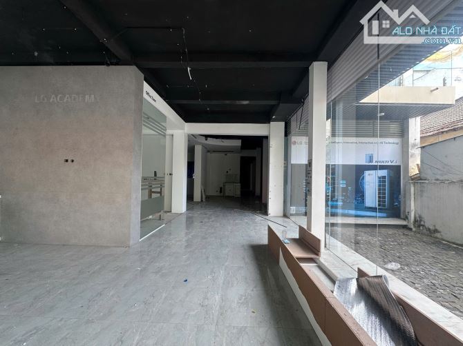 Nguyễn Thị MINH KHAI -17M-21M NGANG DTICH LỚN 975M-1200M CHO THUÊ