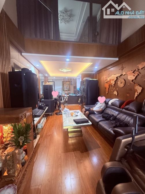 Bán nhà mặt tiền Hồng Bàng, 4 tầng kiên cố, 50M2, nội thất xịn xò, Trung tâm Q11, hơn 7 tỷ