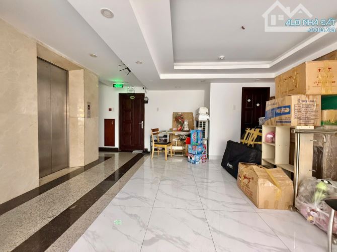 Tòa nhà 12P CHDV thu nhập 140 triệu khu đường Hoa Phan Xích Long 5x28m, 7 tầng, 23.5 tỷ