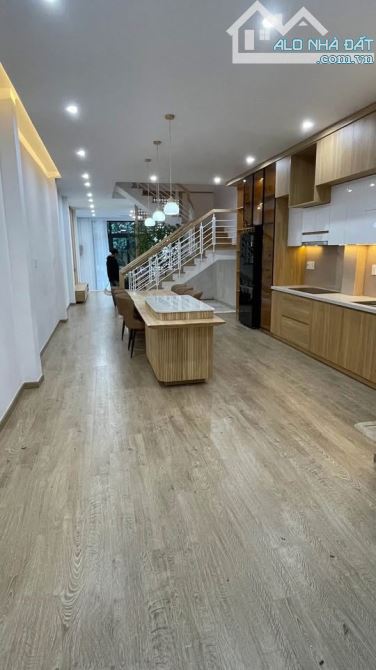 NHÀ MỚI 3 TẦNG FULL NỘI THẤT CAO CẤP – CẠNH LÔ GÓC NGUYỄN KHÁNH TOÀN - GIÁ NHỈNH 8 TỶ