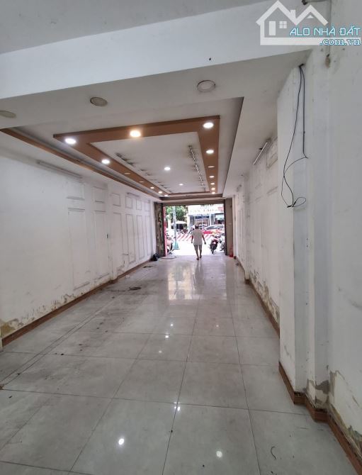 Mặt tiền KD Ông Ích Khiêm, P.10, Q.11, DT: 4 X 13m, hai lầu, giá 16 tỷ 5.