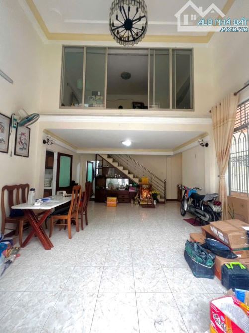 Bán nhà 2,5 tầng 2 mặt thoáng Lý Tự Trọng - Hải CHâu - Giá Tốt