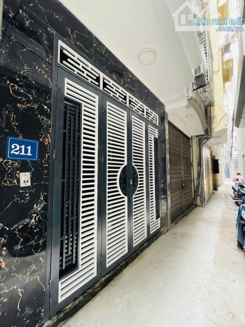 Khương Trung - Thanh Xuân 40m2, 4 tầng, nhà mới ,10m ra ô tô . Giá 8.8 tỷ