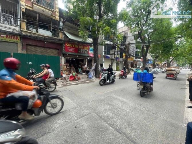 BÁN TOÀ MẶT PHỐ ĐÊ LA THÀNH TO QUẬN ĐỐNG ĐA-DIỆN TÍCH 97M2 MT 9M-GIÁ 83.5 TỶ