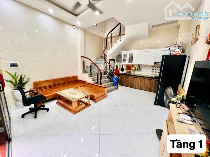 Bán Nhà Phố Trạm hơn 6 tỷ-38m2-5 Tầng-Mt 4.7m-NGÕ NÔNG Ô TÔ GẦN-FULL NỘI THẤT-CỰC HIẾM
