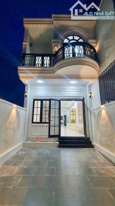 Nhà 2 tầng mặt tiền kiệt Lê Phụng Hiểu thông Bùi Thị Xuân và đi ra Đồng Khởi