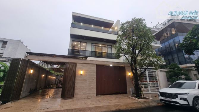 Bán nhà 3 tầng mặt tiền đường Xuân Thủy F. TĐ Q2. 18x20m DTCN 360m2, HĐT 100tr. Giá 55 tỷ