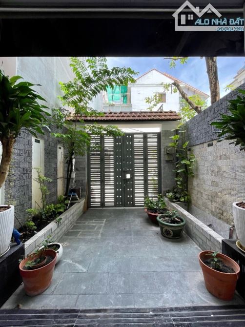 🏡 VỊ TRÍ VIP QUẬN 10 – HẺM XE HƠI – NHÀ ĐẸP 5 TẦNG – 84M² – 7PN – NỞ HẬU – GIÁ 16.7 TỶ
