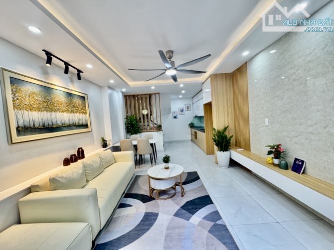 Bán Nhà Bồ Đề 10 tỷ-5 tầng-FULL NỘI THẤT-Ô TÔ-GẦN HỒ-1 NHÀ RA MẶT PHỐ-PHÁP LÝ CHUẨN-SỔ VUÔ