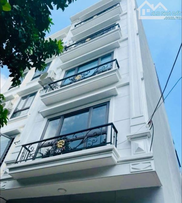 Ngõ thông - Ô tô đỗ cửa - 6 tầng thang máy - Diện tích lên gần 60m