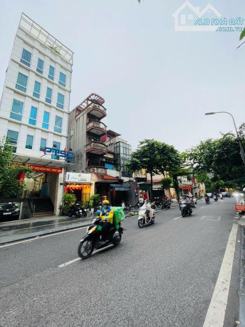 Lô góc mặt phố Nguyễn Khuyến, vỉa hè 3m KD vô địch, DT 55m2, MT 4m, chào 20,5 tỷ