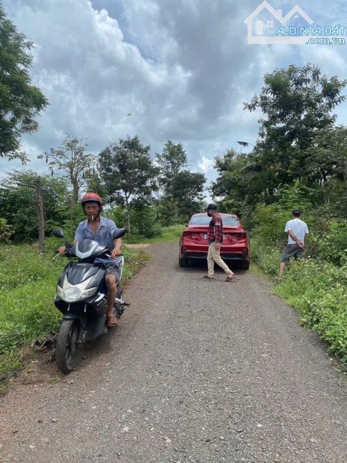 Bán đất qua thôn 8 cubua- đường vào eabar