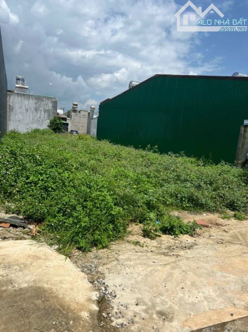 Bán đất ymoan rẽ trái, hẻm. Giá 1.550 tỷ