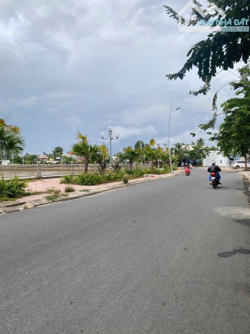 NHÀ MỚI XÂY CÁCH BỜ KÈ PHƯỜNG 2 CHỈ 70M