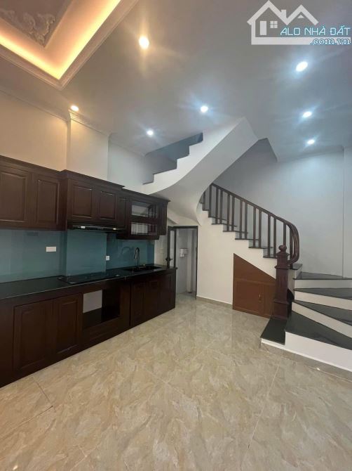 Bán nhà phố Lạc Long Quân 35m2 4tầng 5.68 tỷ Tây Hồ