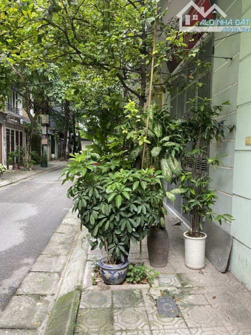 Cho thuê nhà Phân lô ô tô  61 Lạc Trung, 4 tầng x 40m2, KD onl, C.ty, trung tâm, ở, 15