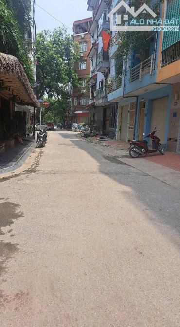 Bán gấp! Nguyễn Khuyến, Văn Quán DT 70m2, 5 tầng, MT 4.6m, ô tô tránh, vỉa hè, nhỉnh 18 tỷ