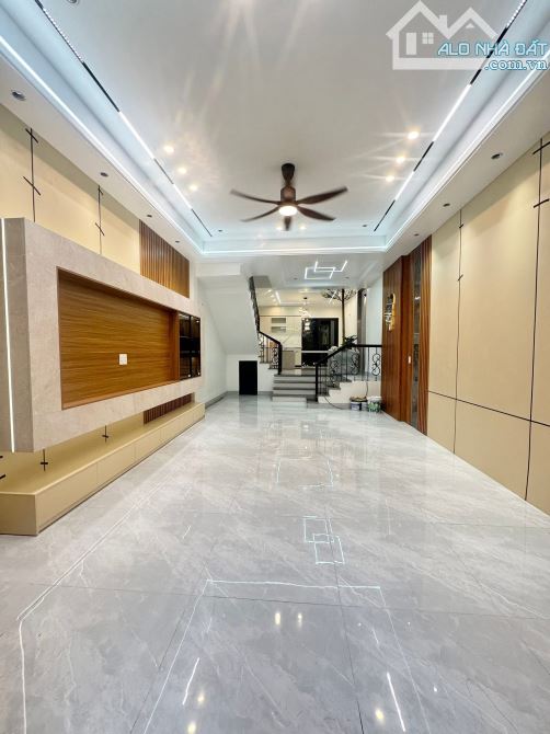 Bán nhà mặt đường Khu Đô Thị Hoà Vượng