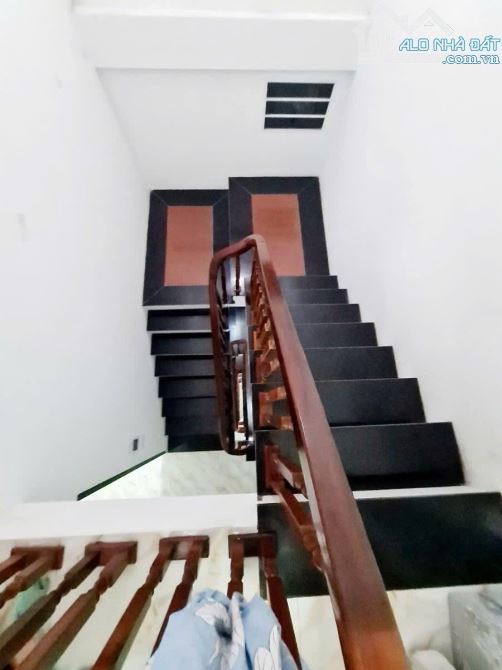 BÁN NHÀ PHỐ NGUYỄN VĂN LINH – QUẬN LONG BIÊN – 32M² (TẦNG 2: 35M²) – 9 TỶ