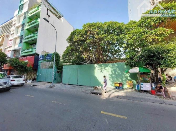 HOT 330 tỷ! Bán GẤP MT Đ. Hồ Hảo Hớn Q1 – 12.5x65m CN: 703m2..