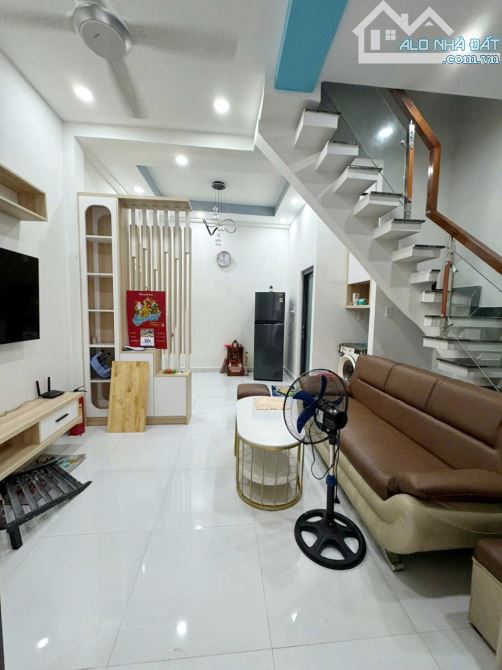Nhà 2 tầng mới hẻm thông đường Cao Xuân Dục P12 Q8. Giá 3,18 tỷ bớt lộc