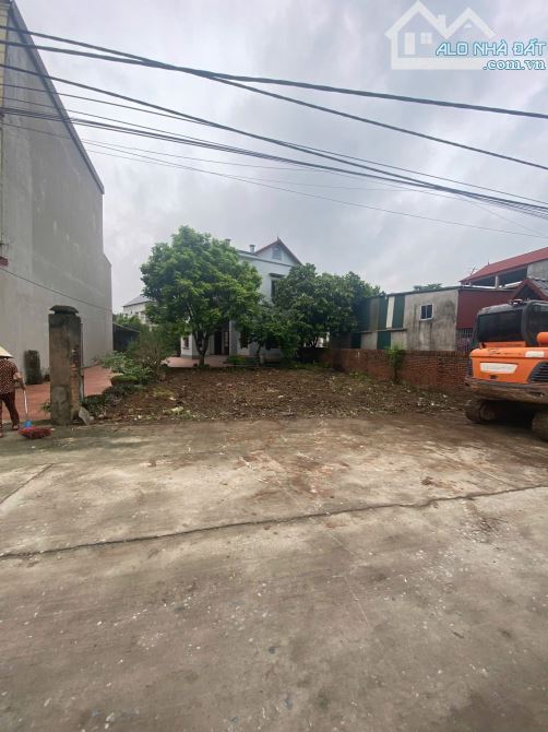 Hàng mới F0 71m2 trục chính đường 2 ô tô tránh, cần bán gấp giá 2.x tỷ