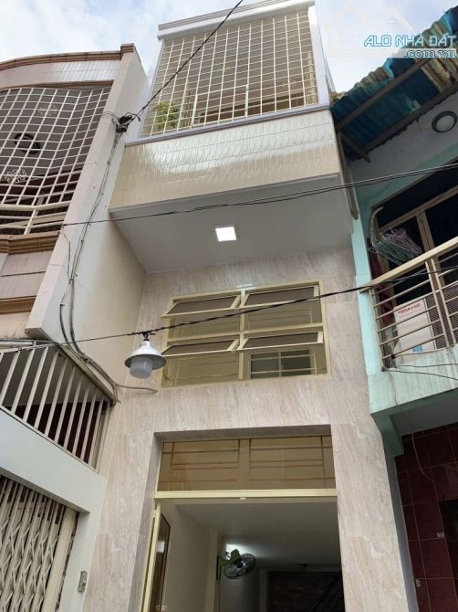 Bán nhà đường số 4 p4q.3 – khu dân cư Cư Xá Đô Thành – dt: 24m2 – giá 3.2 tỷ