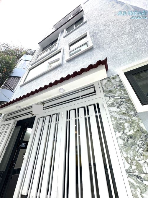 Bán nhà căn góc Trần Quang Diệu Q.3, 5 tầng, mặt tiền rộng mênh mông, chỉ 8.x tỷ