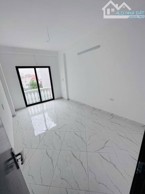 🏡 NHÀ MỚI ĐẠI CÁT – 38M², 5 TẦNG, MT 3.5M – GIÁ HƠN 5 TỶ 🚗 Ô TÔ ĐỖ CỬA – CẠNH SÂN RỘNG –