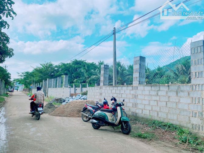 Cần b.á.n 2 lô Đất Liền Kề full thổ cư Mặt Tiền Đường Chính thôn Đắc Lộc, Vĩnh Phương