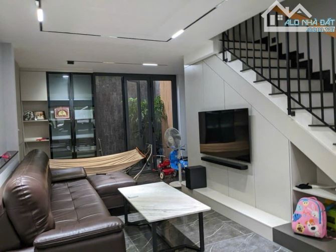 Bán nhà mới 60m2 chỉ 7.x tỷ - Tặng nội thất cao cấp - Hẻm xe hơi Q9